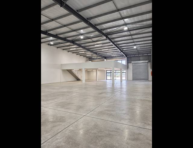 705M² WAREHOUSE TO LET IN BALLITO CENTRAL